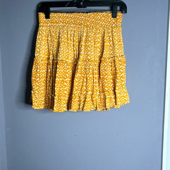 Vici Yellow Pull On Ruffled Mini Skirt Fully Lined Size Small - Picture 7 of 7